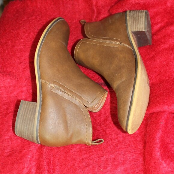 Harlow Brown ankle booties small heals  size 9 - Picture 3 of 7